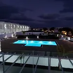 White Deluxe Lejlighed