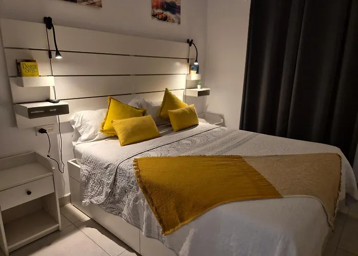 White Deluxe Daire Costa Teguise