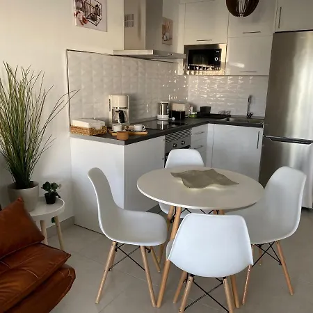 White Deluxe コスタ・テギセ